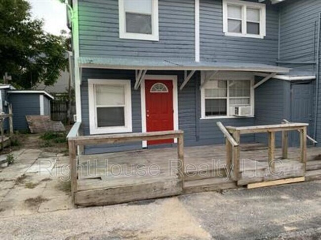 Primary Photo - 113 S Grove St