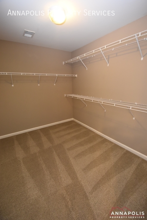 Building Photo - 402 St Martins Choice Ln