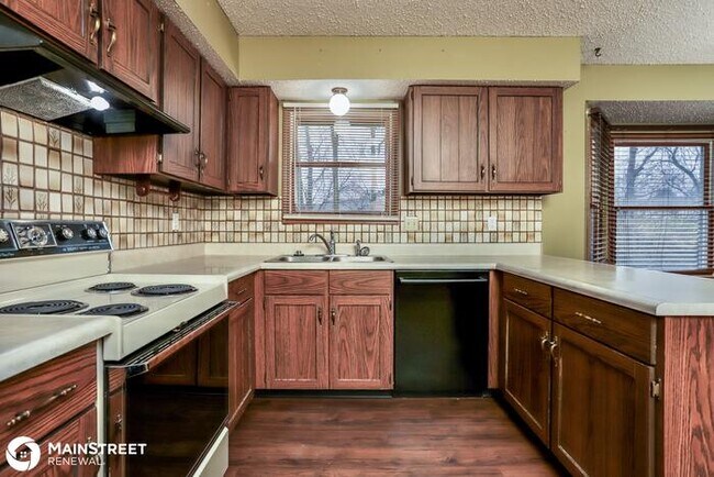 Building Photo - 1123 ATHENA WAY, ST PETERS, MO 63376