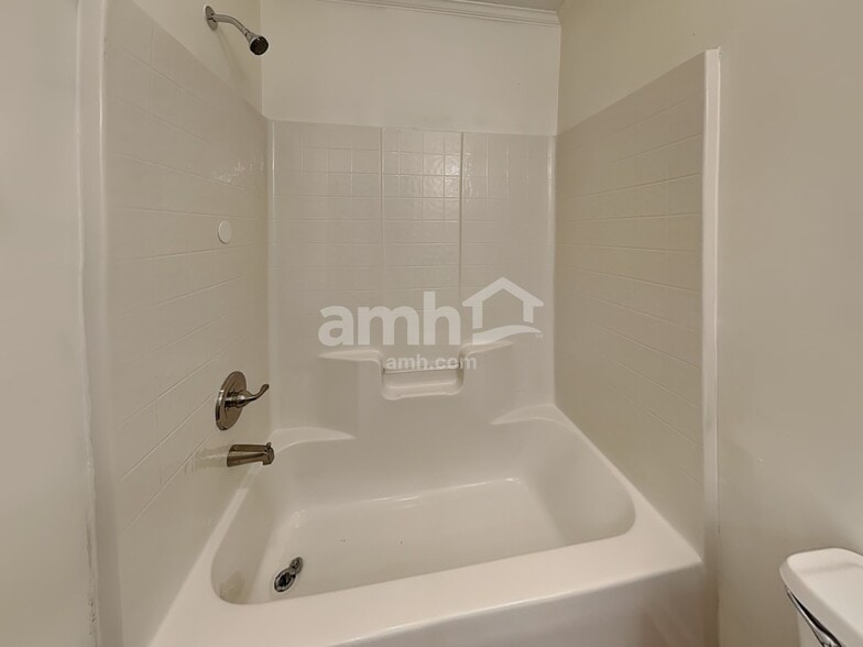 Building Photo - 495 Hunnicut Rd SE