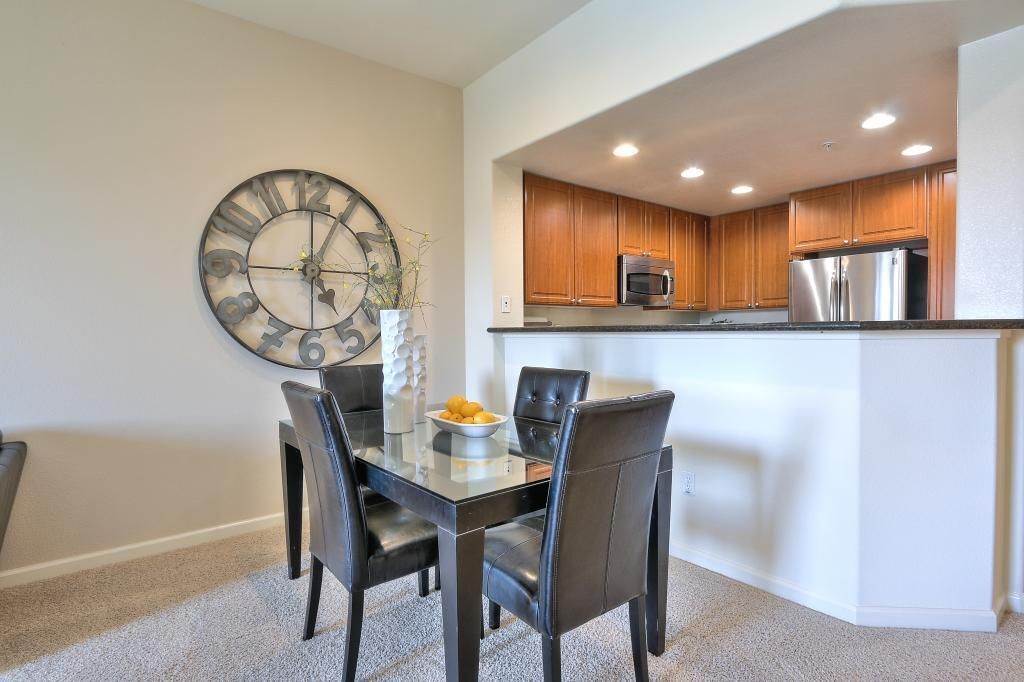 Dining space - 1883 Agnew Rd