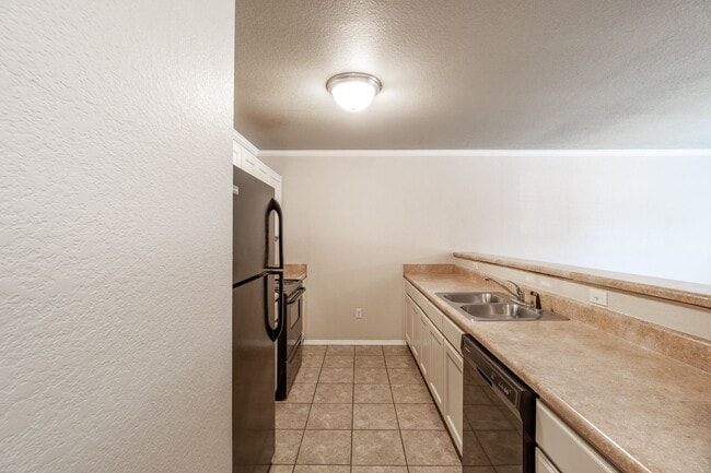 Building Photo - 2763 Oakview Rd