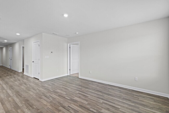 Building Photo - Beautiful 4/2 home with NEW fenced yard