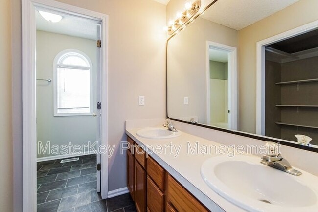 Building Photo - 2809 Leicester Ct