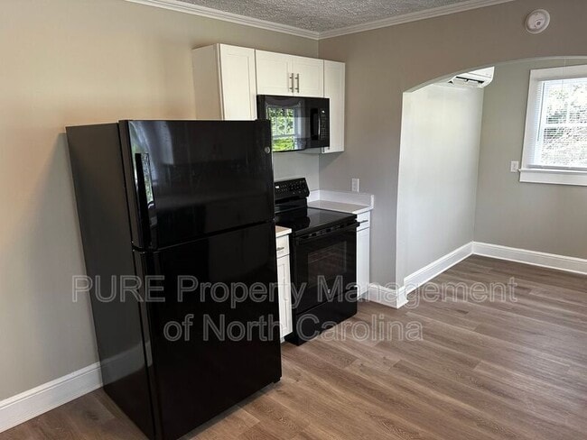 Building Photo - 204 Moore Dr