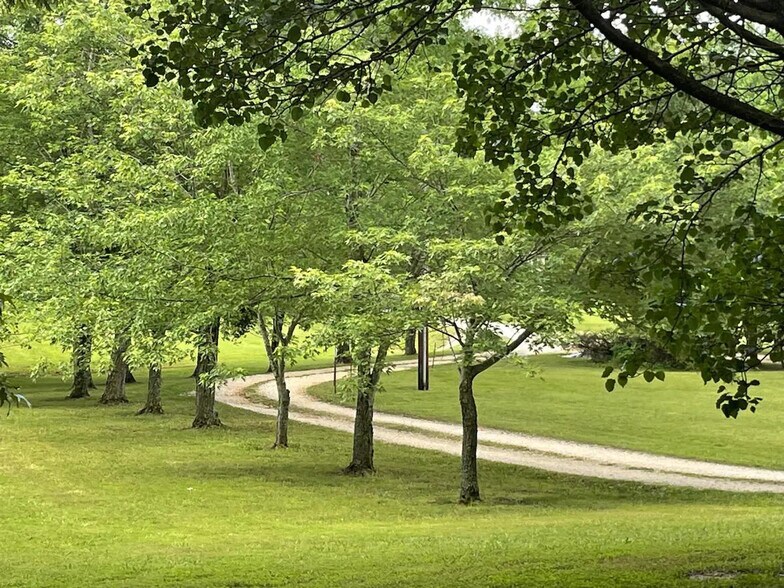 Building Photo - 176 Schools Dr