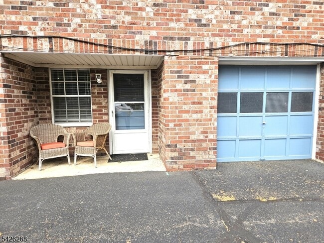 Building Photo - 800 Old Springfield Ave