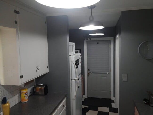 Building Photo - 751 Farnell Ln