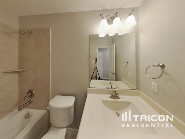 Building Photo - 14605 San Pablo Dr
