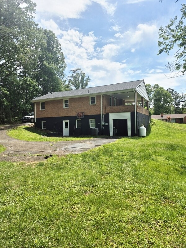 Building Photo - 200 Wellview Dr