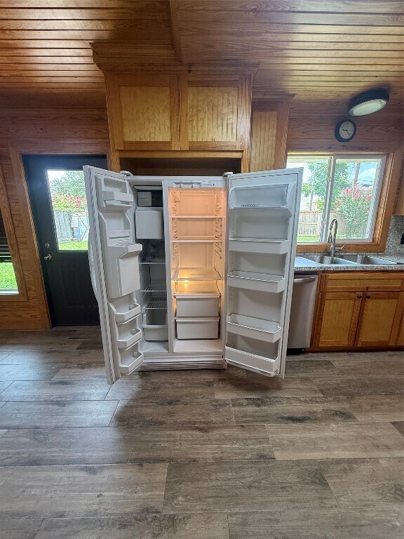 Building Photo - 902 Hidden Valley Dr