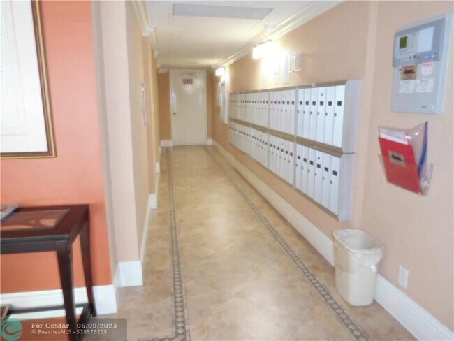Building Photo - 2650 S Course Dr