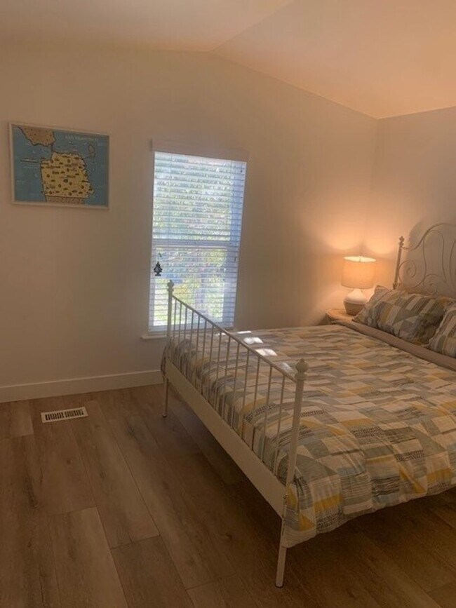 Building Photo - 16378 Arnold Ave