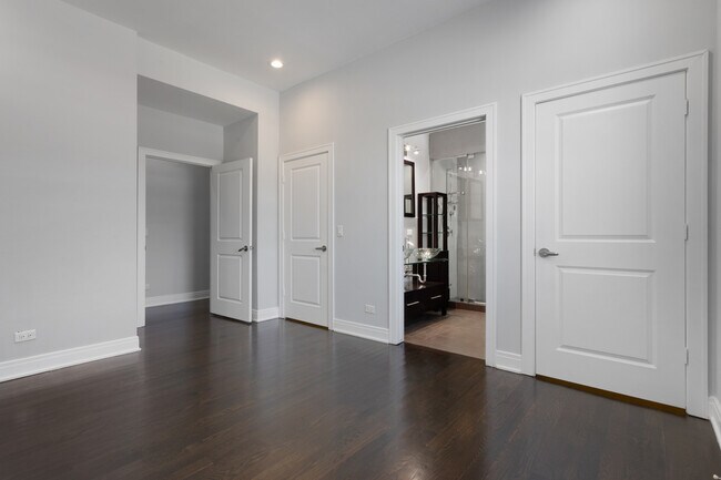 Building Photo - 1412 W Morse Ave