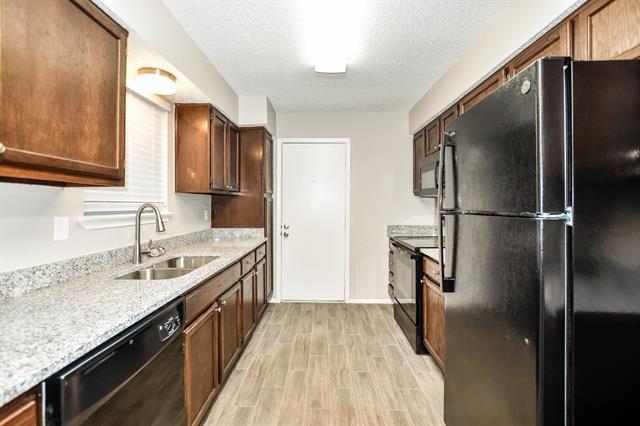 Building Photo - 1601 Chapman Dr