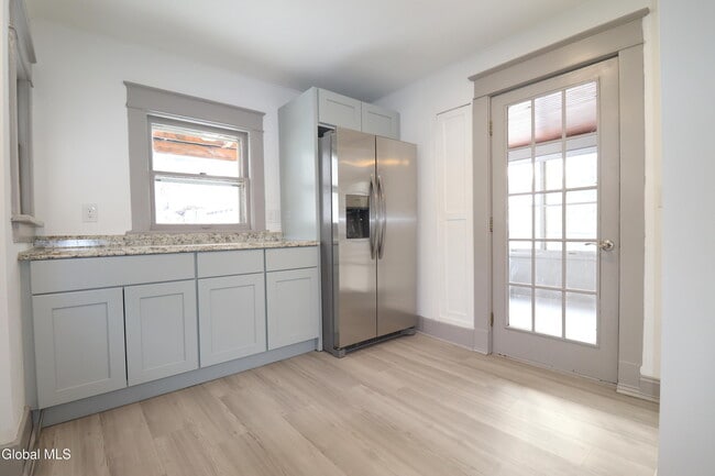 Building Photo - 442 Plymouth Ave