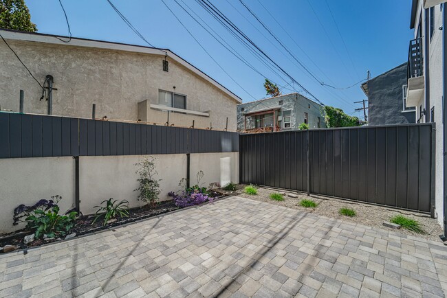 Building Photo - 4532 St Charles Pl