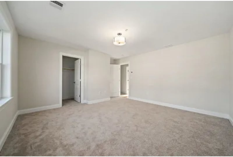 Building Photo - 55 Plymouth St