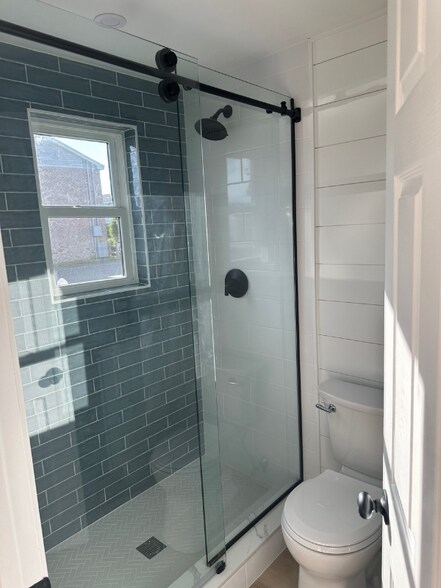 Building Photo - 275 North End Blvd