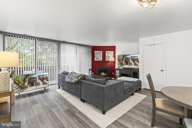 Building Photo - 2216 S Quincy St