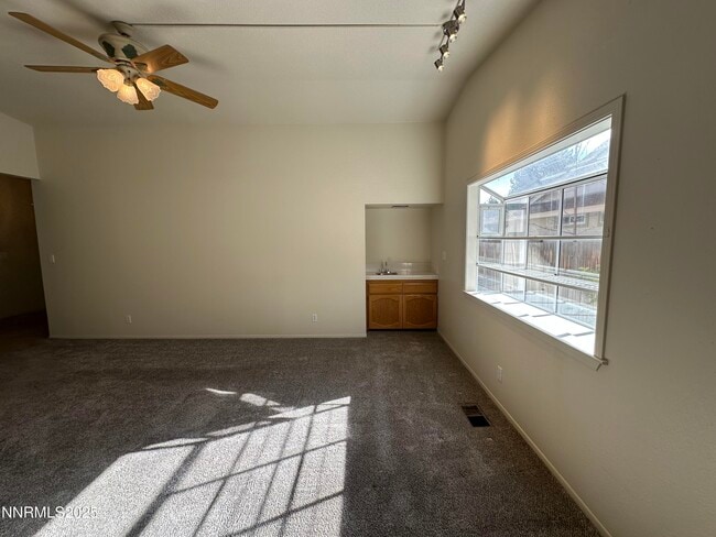 Building Photo - 835 Singingwood Dr