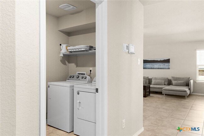 Building Photo - 2416 Elba Dr