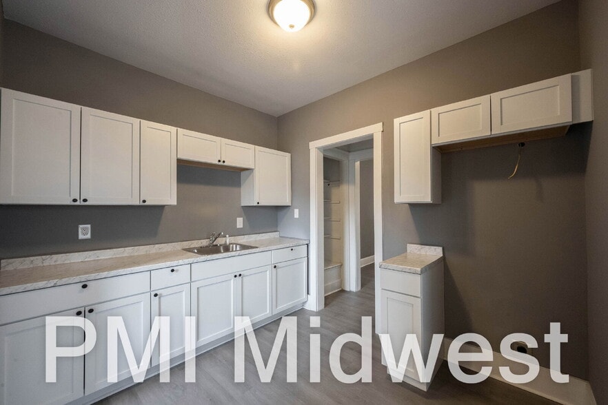 Building Photo - 22 N Euclid Ave