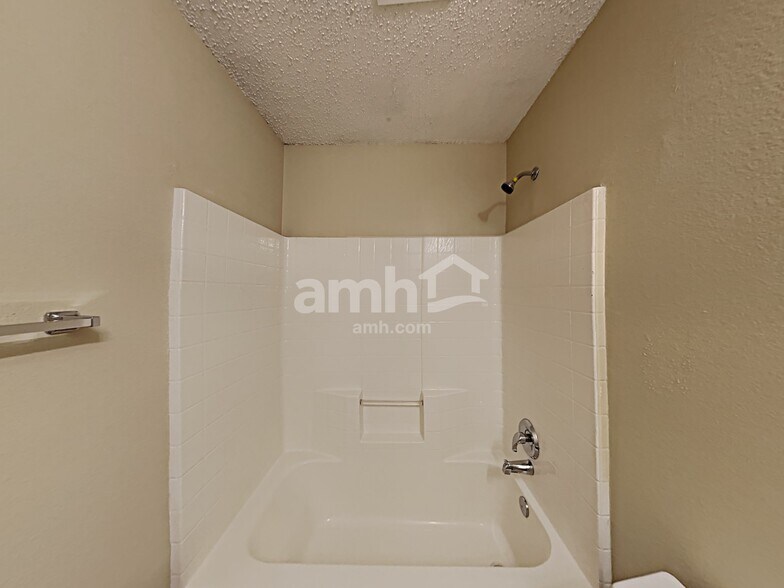 Building Photo - 10916 Fawn Valley Dr