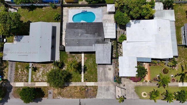 Building Photo - 840 NW 170th Terrace