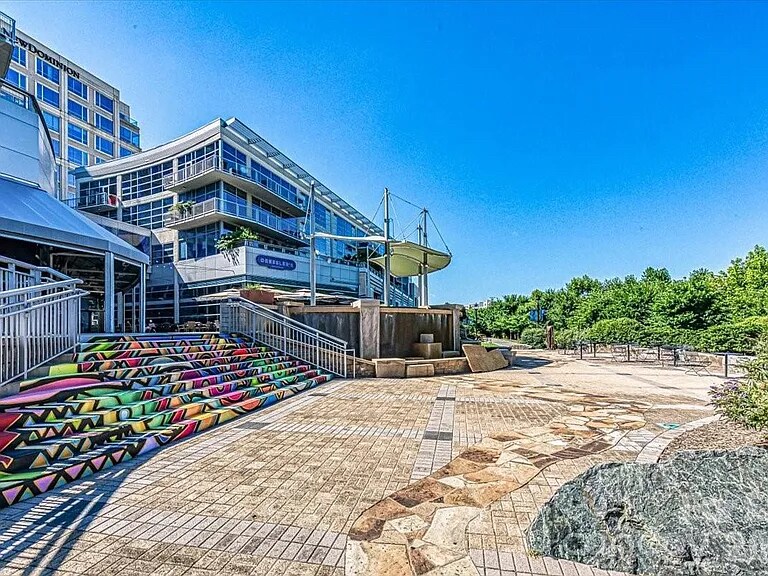 Building Photo - 1133 Metropolitan Ave