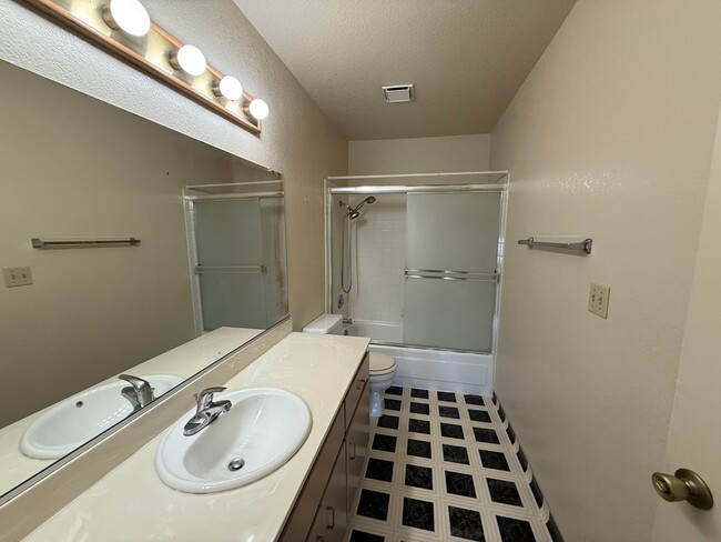 Building Photo - 2674 Bradford Way