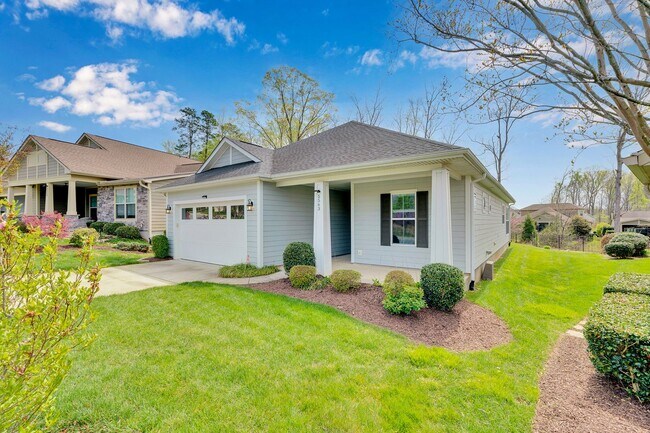 Building Photo - Light, bright, and move-in ready home in the highly sought-after Trilogy at Lake Norman community...