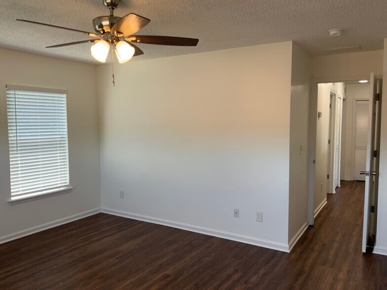 Building Photo - 10959 Darlington Oak Ct