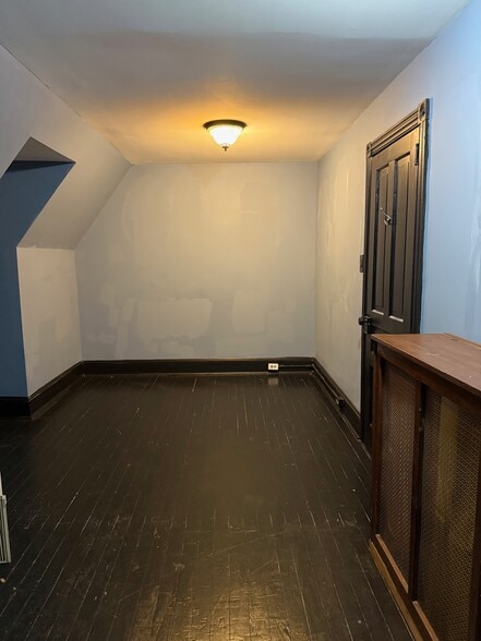 3rd floor - 1115 W Main St