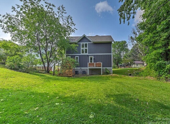 Building Photo - Lovely Asheville Rental!