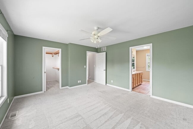 Building Photo - 406 Lakewood Dr