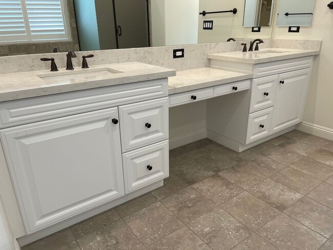 Building Photo - COMING SOON! - Belcourt Seven Oaks