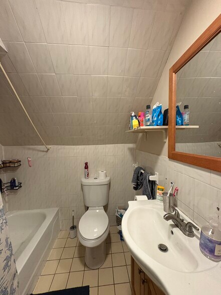 Building Photo - 72 Hillside St