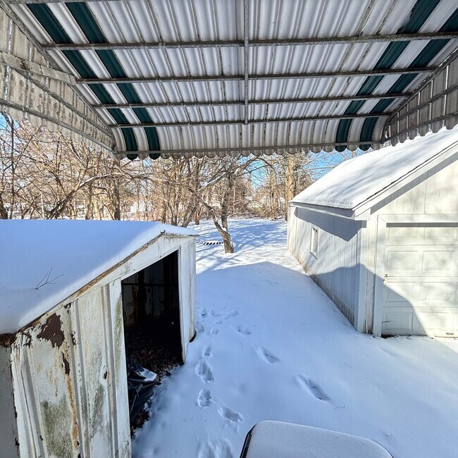 Building Photo - 329 Fenton St