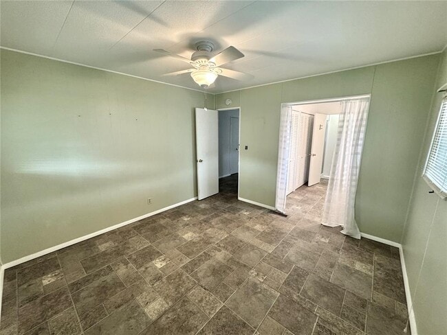 Building Photo - 410 49th Ave Terrace W