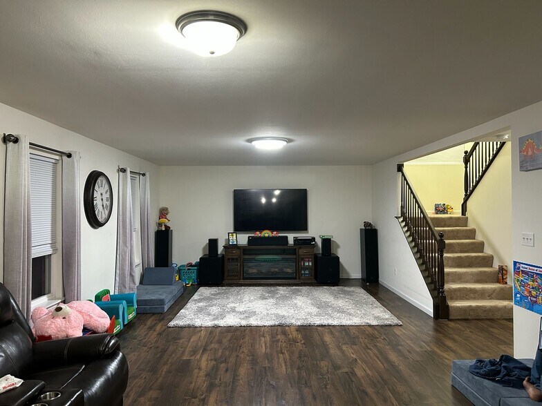 Building Photo - 169 Hidden Bluffs Dr