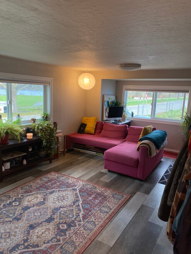 Primary Photo - 1129 Pleasant Ave