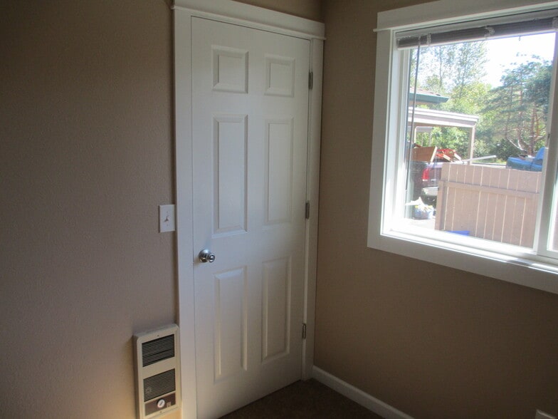 Building Photo - 3322 NE Lancaster St