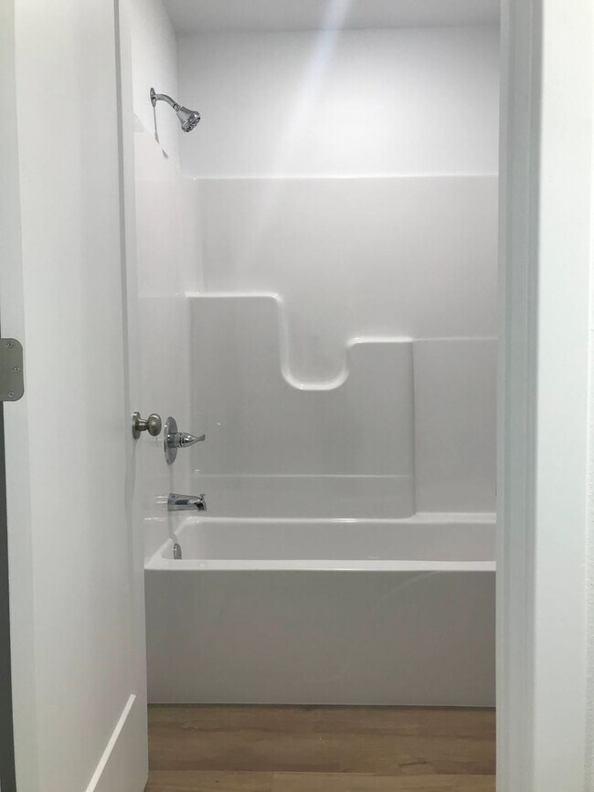 Building Photo - Executive Rental -  4 Bedroom 3 Baths