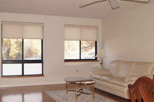 Building Photo - 200 Ledgewood Dr