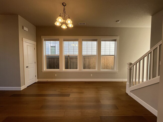Building Photo - 3-Bedroom Home in Reed’s Crossing with Luxurious Primary Suite & Open Floor Plan, Fireplace, Wash...