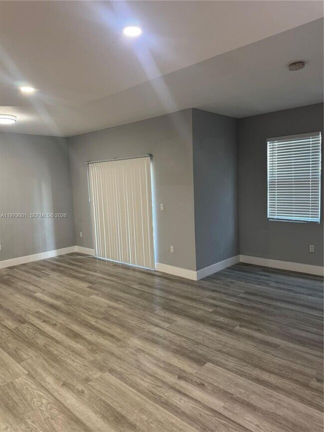 Building Photo - 10902 NW 83rd St