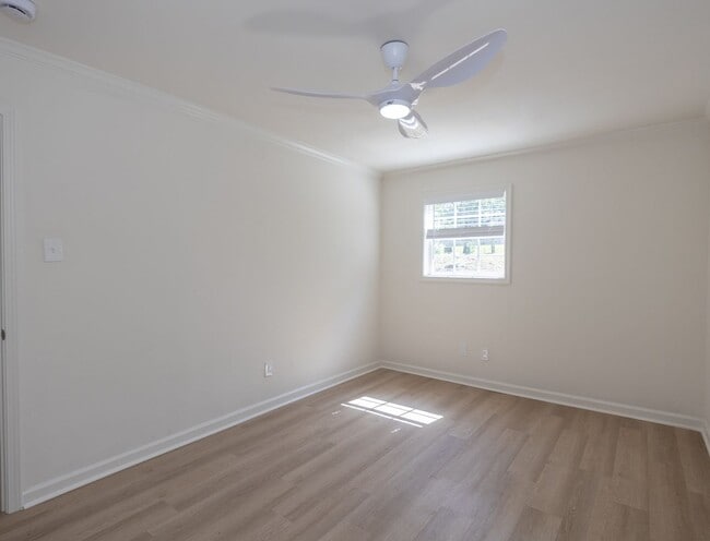 Building Photo - RENOVATED - 2BR/1BA FOR RENT