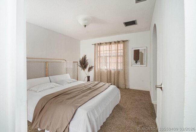 Building Photo - 2504 Hibiscus Dr W