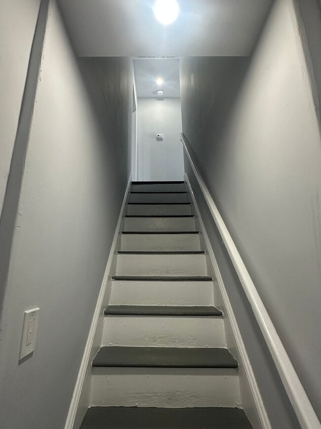 Building Photo - 125 Pennington Ave